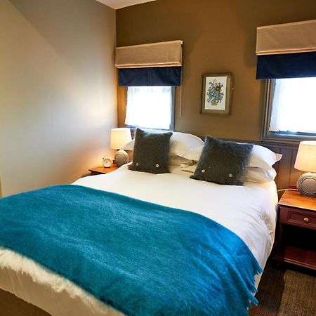 The Fleece At Cirencester Εξωτερικό φωτογραφία A bedroom at the hotel