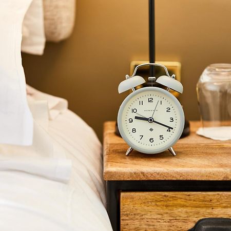 The Fleece At Cirencester Εξωτερικό φωτογραφία Alarm clock