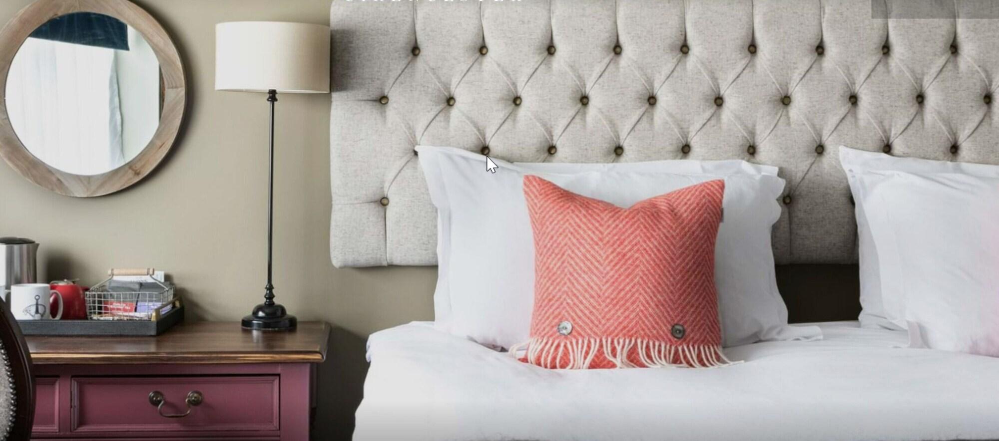 The Fleece At Cirencester Εξωτερικό φωτογραφία A cushion