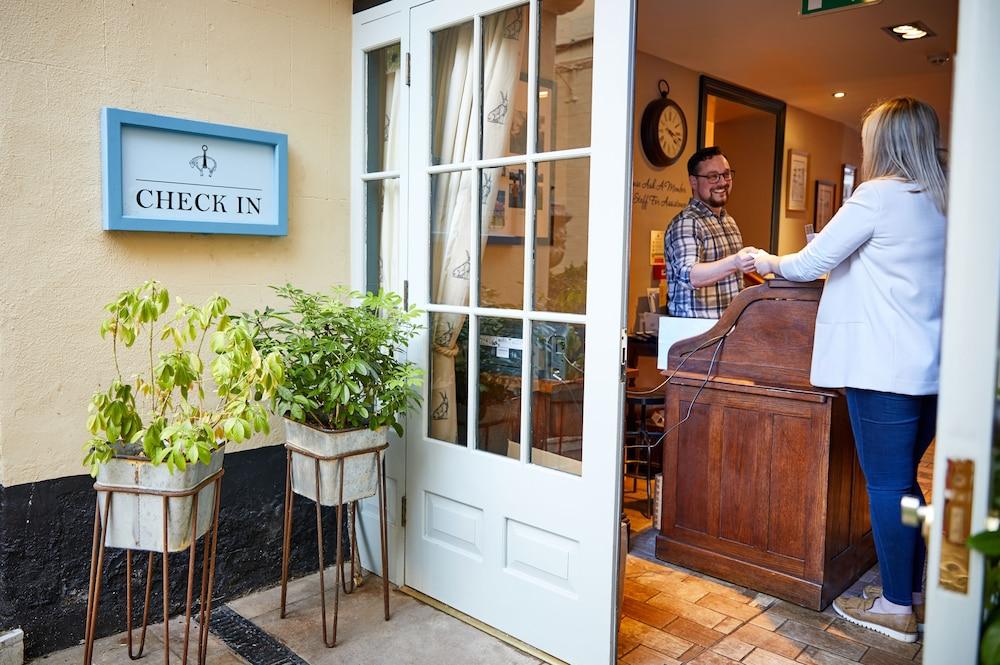 The Fleece At Cirencester Εξωτερικό φωτογραφία Reception at the hotel