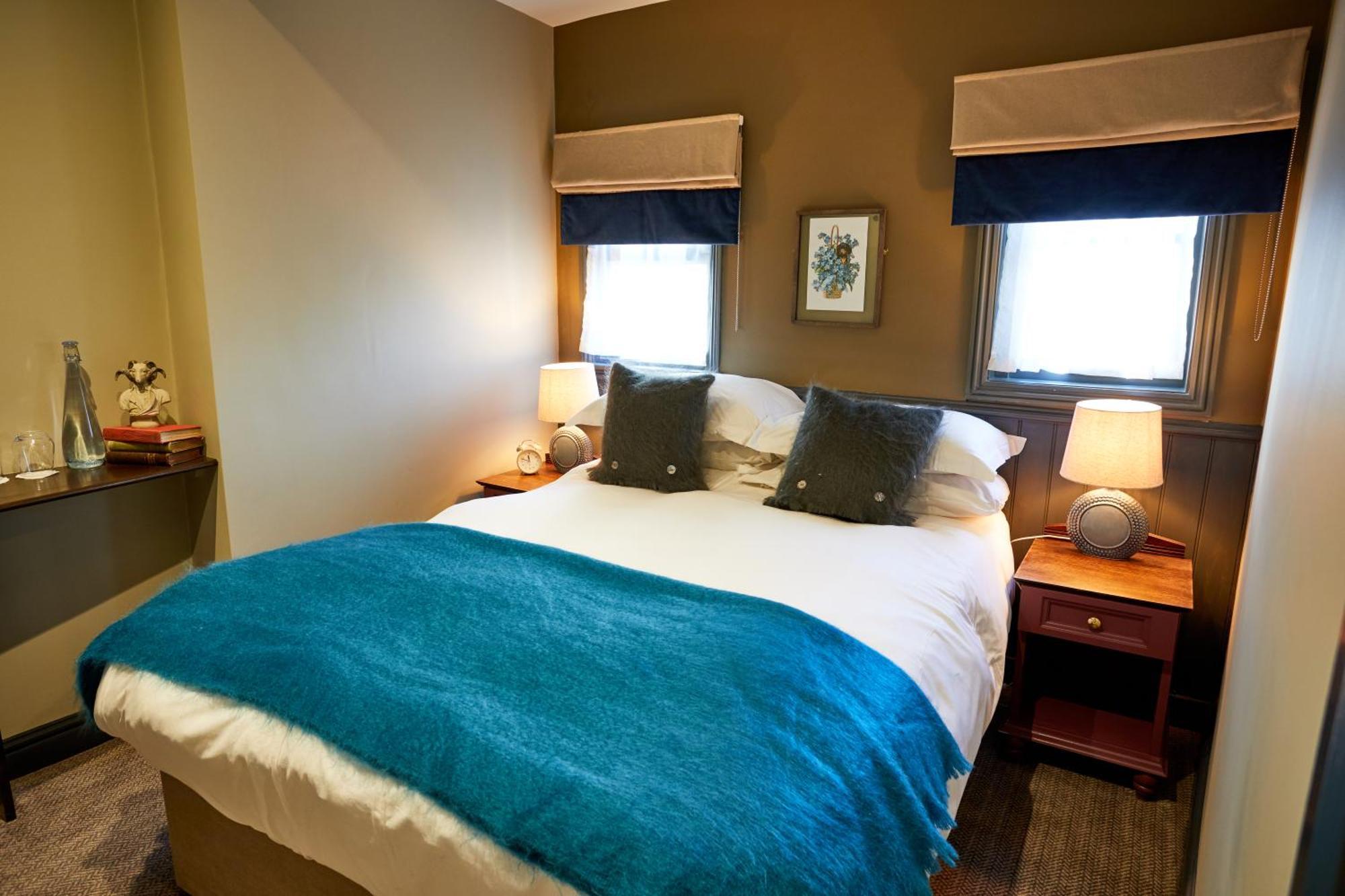 The Fleece At Cirencester Εξωτερικό φωτογραφία A bedroom at the hotel