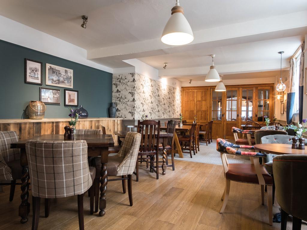 The Fleece At Cirencester Εξωτερικό φωτογραφία The interior of the pub