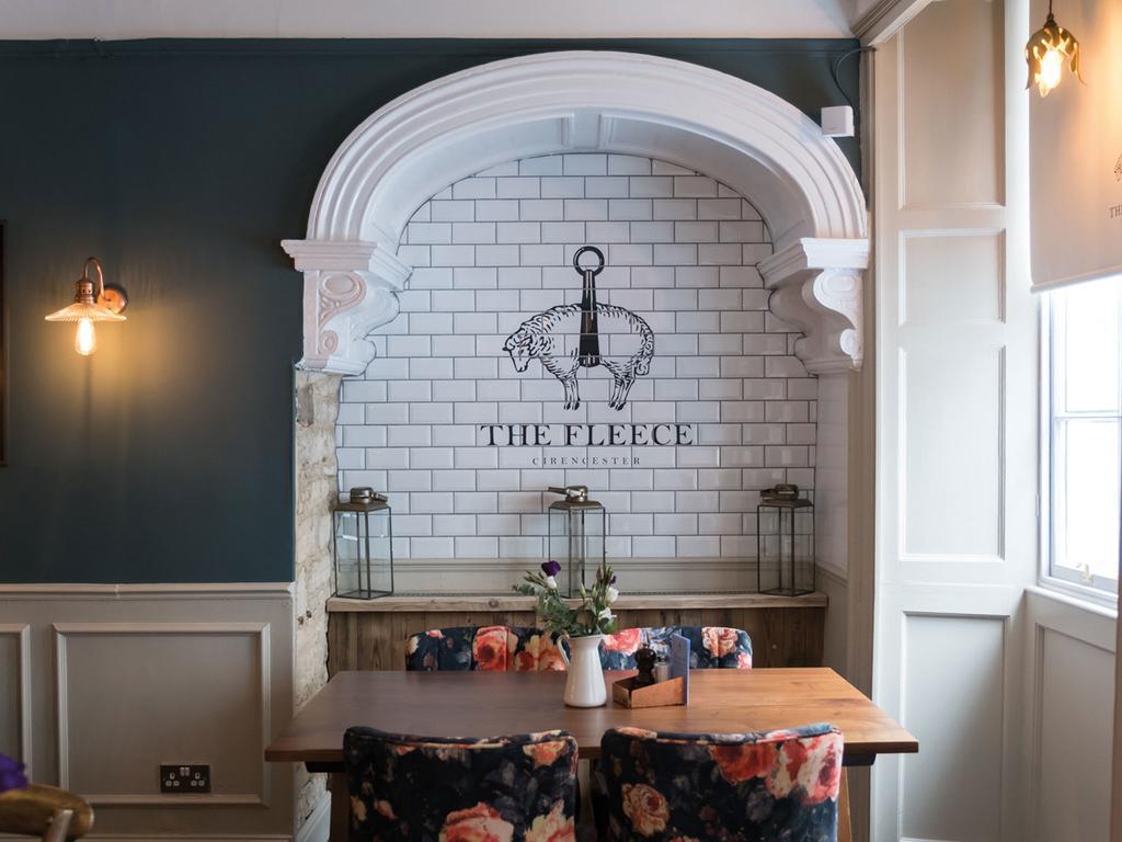 The Fleece At Cirencester Εξωτερικό φωτογραφία The Fleet Inn