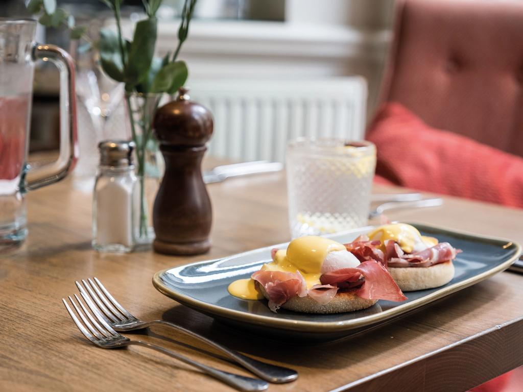 The Fleece At Cirencester Εξωτερικό φωτογραφία Eggs Benedict