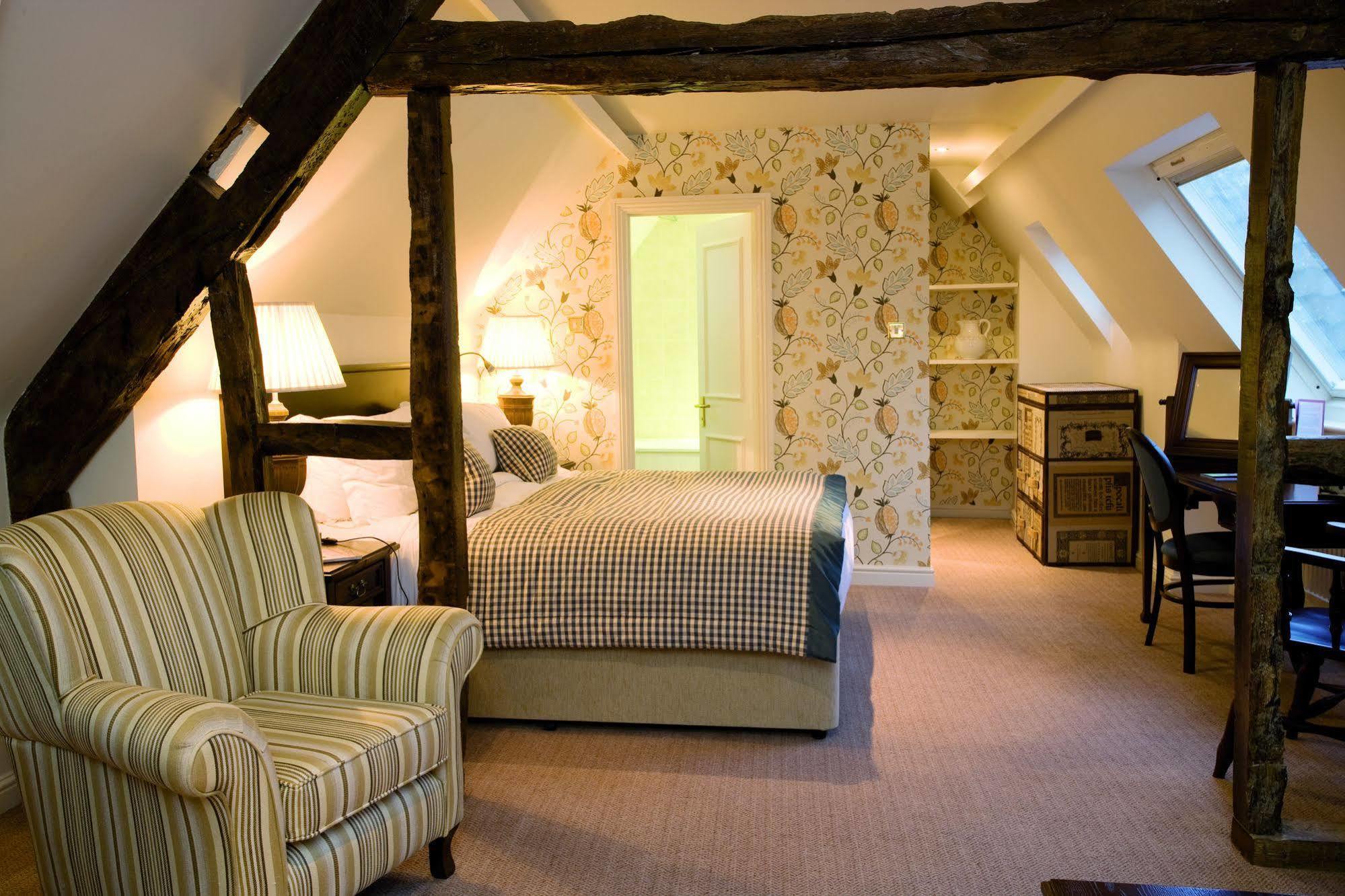 The Fleece At Cirencester Εξωτερικό φωτογραφία A room at the hotel
