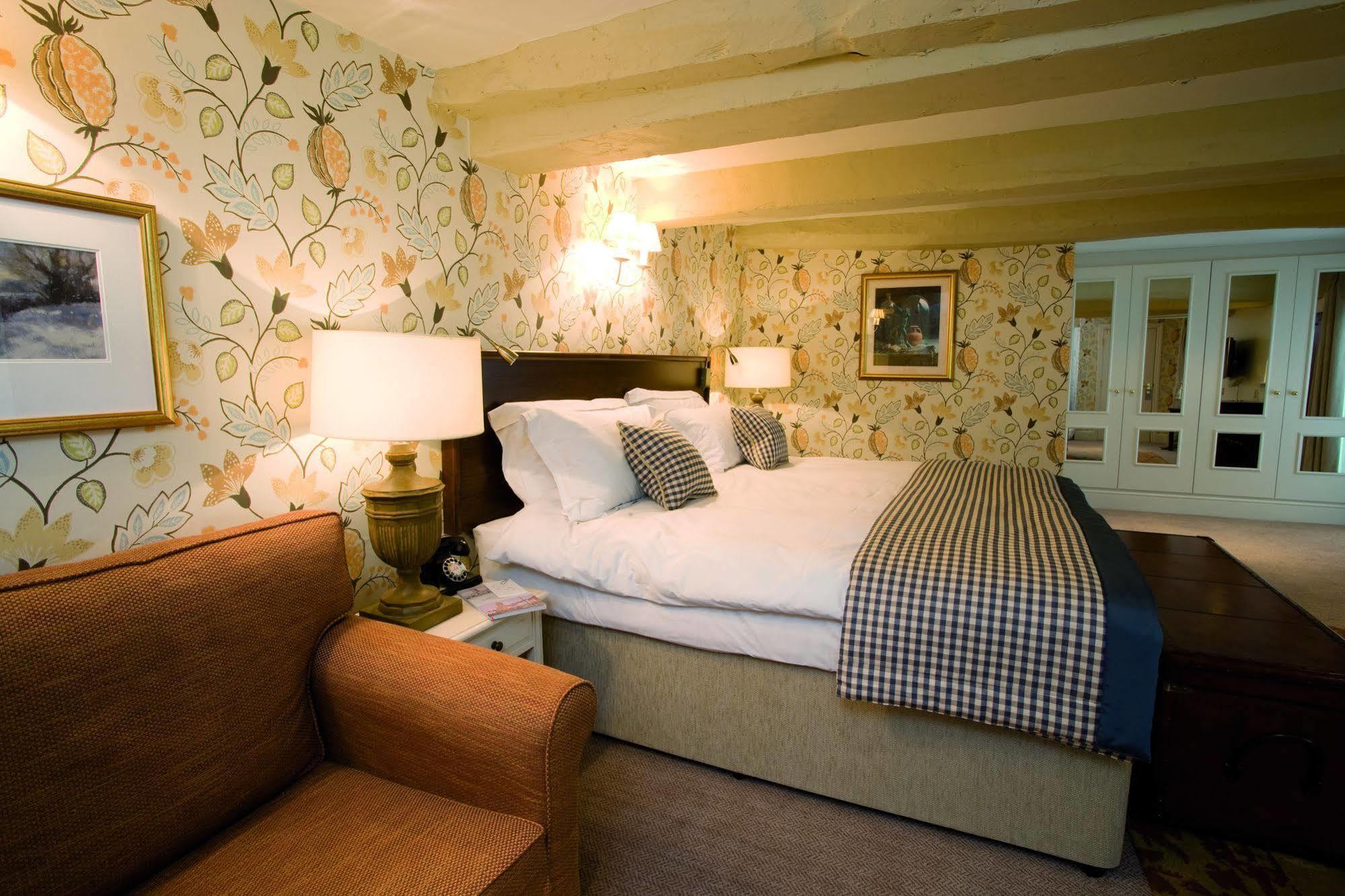 The Fleece At Cirencester Εξωτερικό φωτογραφία A bedroom at the hotel