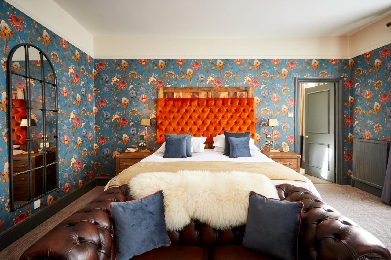 The Fleece At Cirencester Εξωτερικό φωτογραφία The bedroom at The Mitre